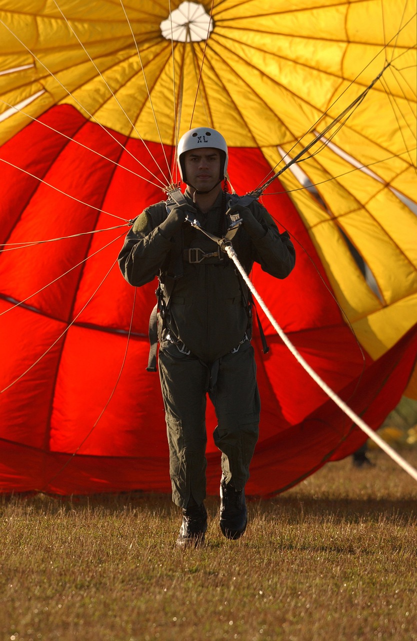 Parašiutas, Parašiutautojas, Parasail, Žemė, Skrydis, Skydive, Nusileidimas, Vyras, Kariuomenė, Nemokamos Nuotraukos