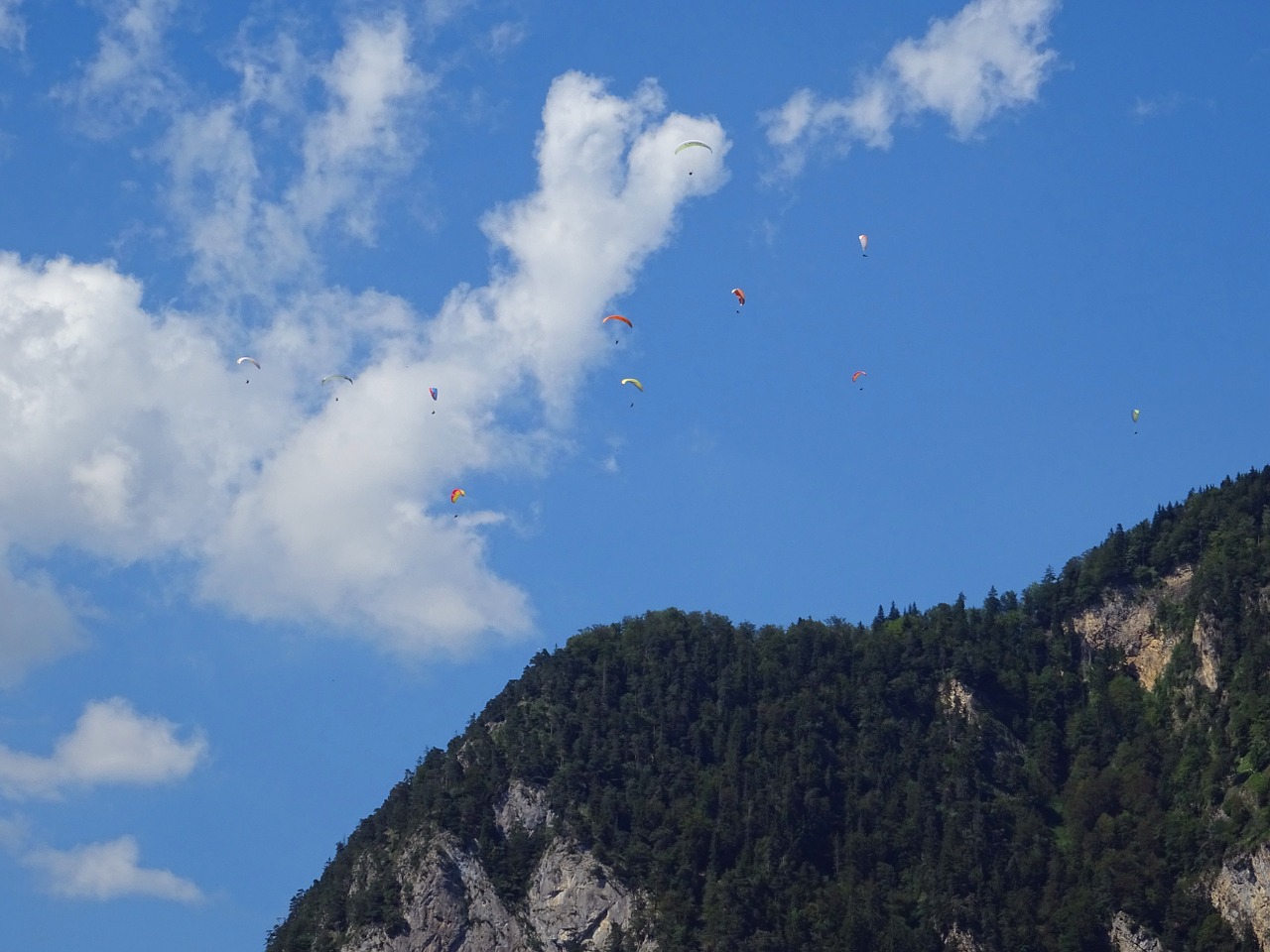 Paragleris, Dangus, Paragliding, Kalnas, Vasara, Interlaken, Šveicarija, Gamta, Rokas, Kalnai