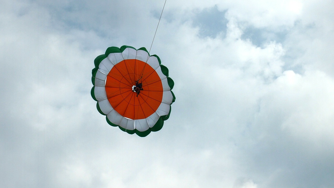 Paragliding, Poilsis, Linksma, Paraglidas, Greičio Viršijimas, Parašiutas, Sklandymas, Papludimys, Goa, Nemokamos Nuotraukos