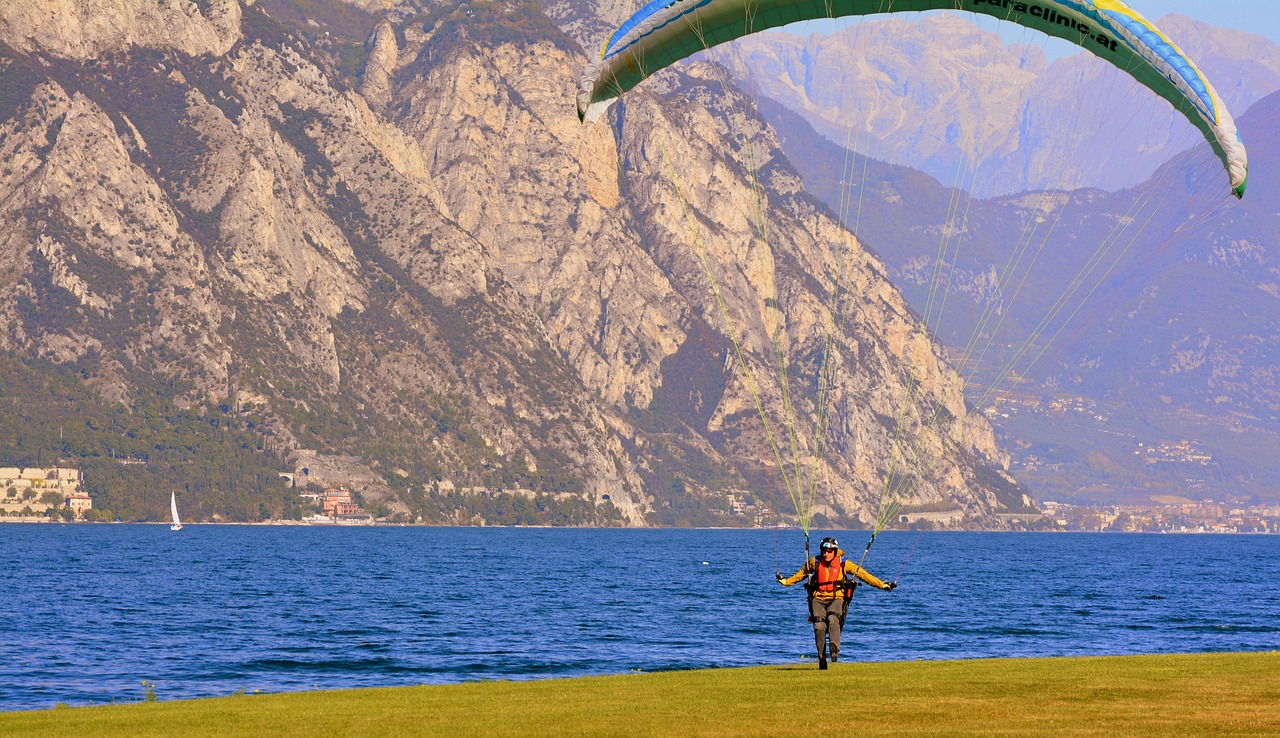 Paragliding, Nusileidimas, Prato, Ežeras, Skristi, Sportas, Dangus, Kalnas, Garda, Italy