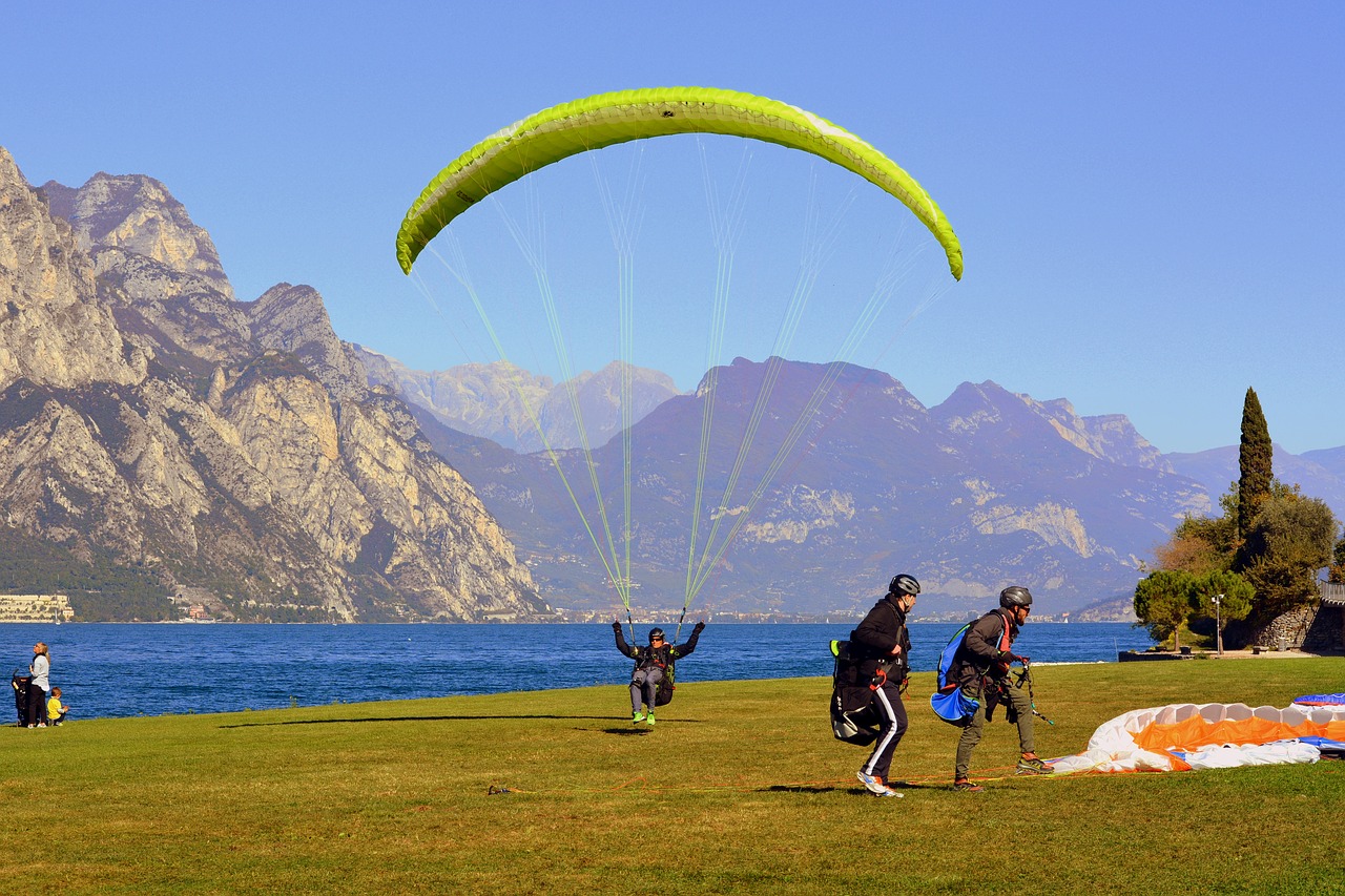 Paragliding, Nusileidimas, Prato, Ežeras, Skristi, Sportas, Dangus, Kalnas, Garda, Italy