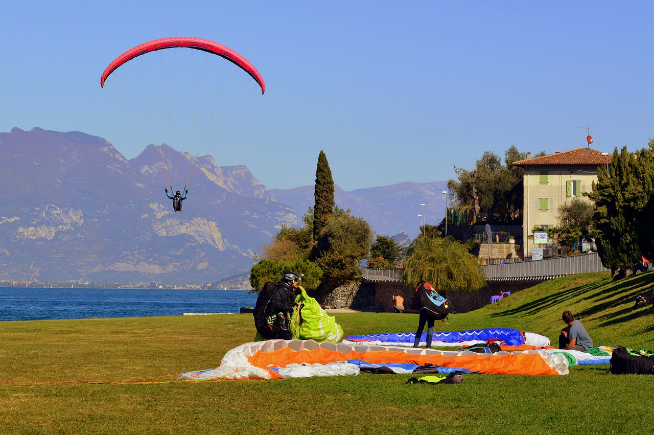 Paragliding, Nusileidimas, Prato, Ežeras, Skristi, Sportas, Dangus, Kalnas, Garda, Italy