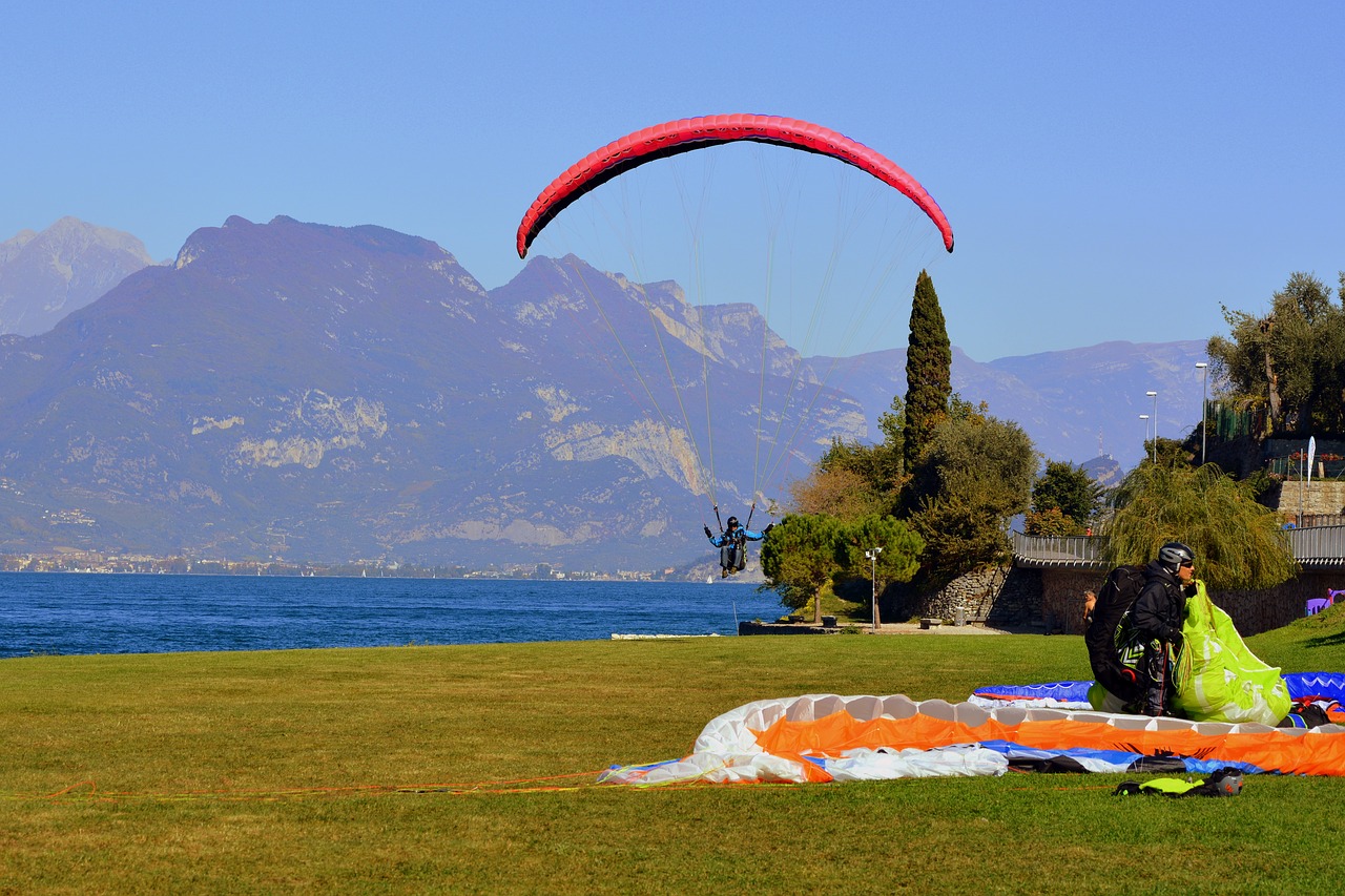 Paragliding, Nusileidimas, Prato, Ežeras, Skristi, Sportas, Dangus, Kalnas, Garda, Italy