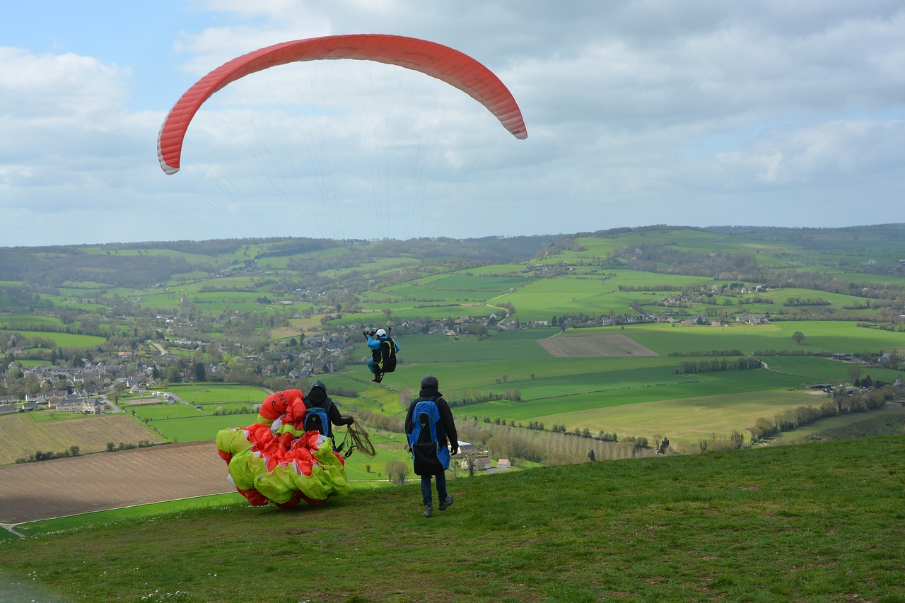 Parasparnių,  Parasparniai,  Nemokama Skrydžių,  Pripūstos Aitvaras,  Sparnas Sulankstyti,  Dangus,  Balninio,  Sėdynės Paragliding,  Kraštovaizdis,  Lauko