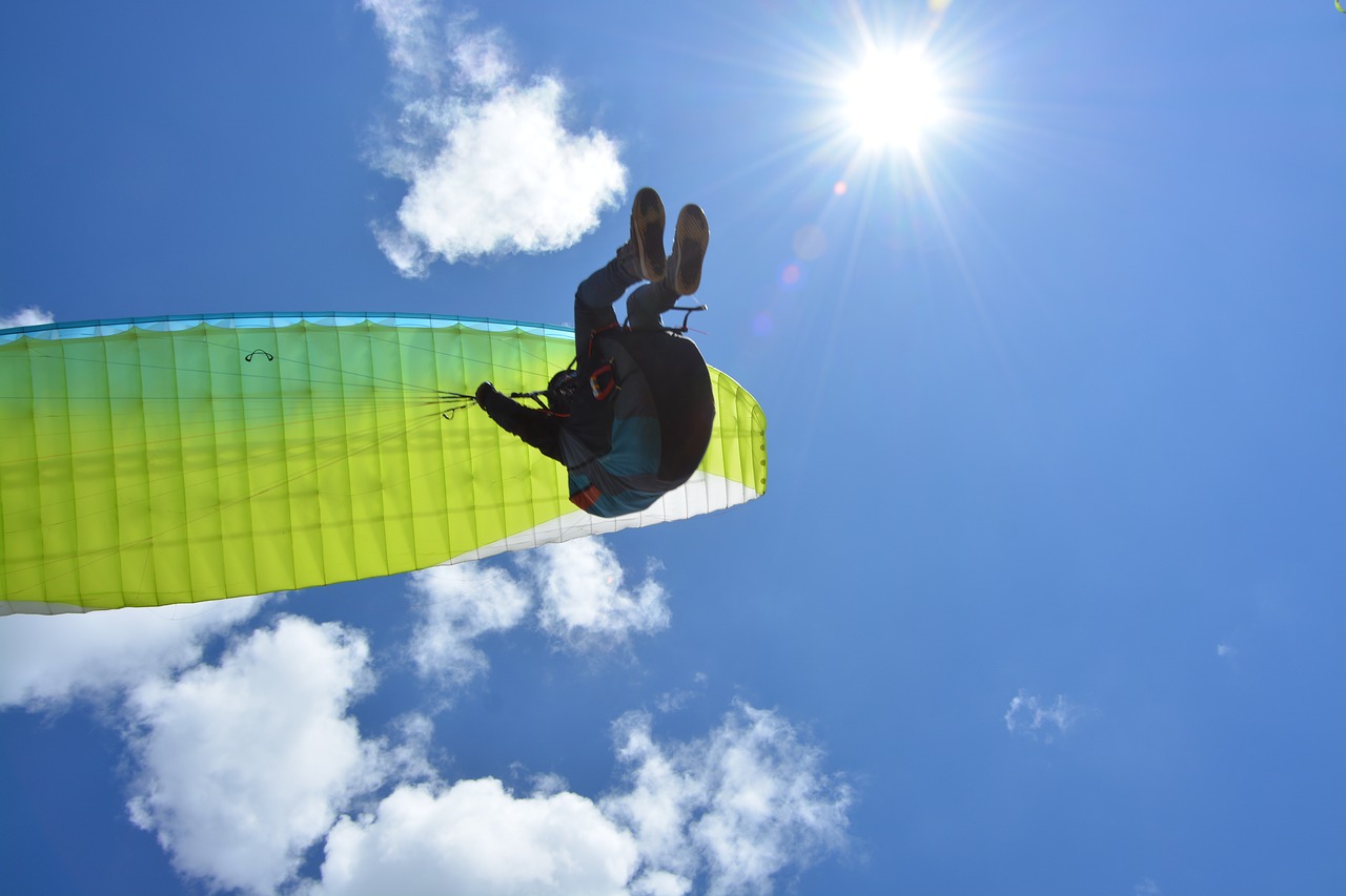 Parasparnių,  Paraglider,  Nemokama Skrydžių,  Mėlynas Dangus,  Saulė,  Veil Geltona Žalia,  Hobis Ir Pomėgiai,  Nuotykių,  Sportas,  Oro