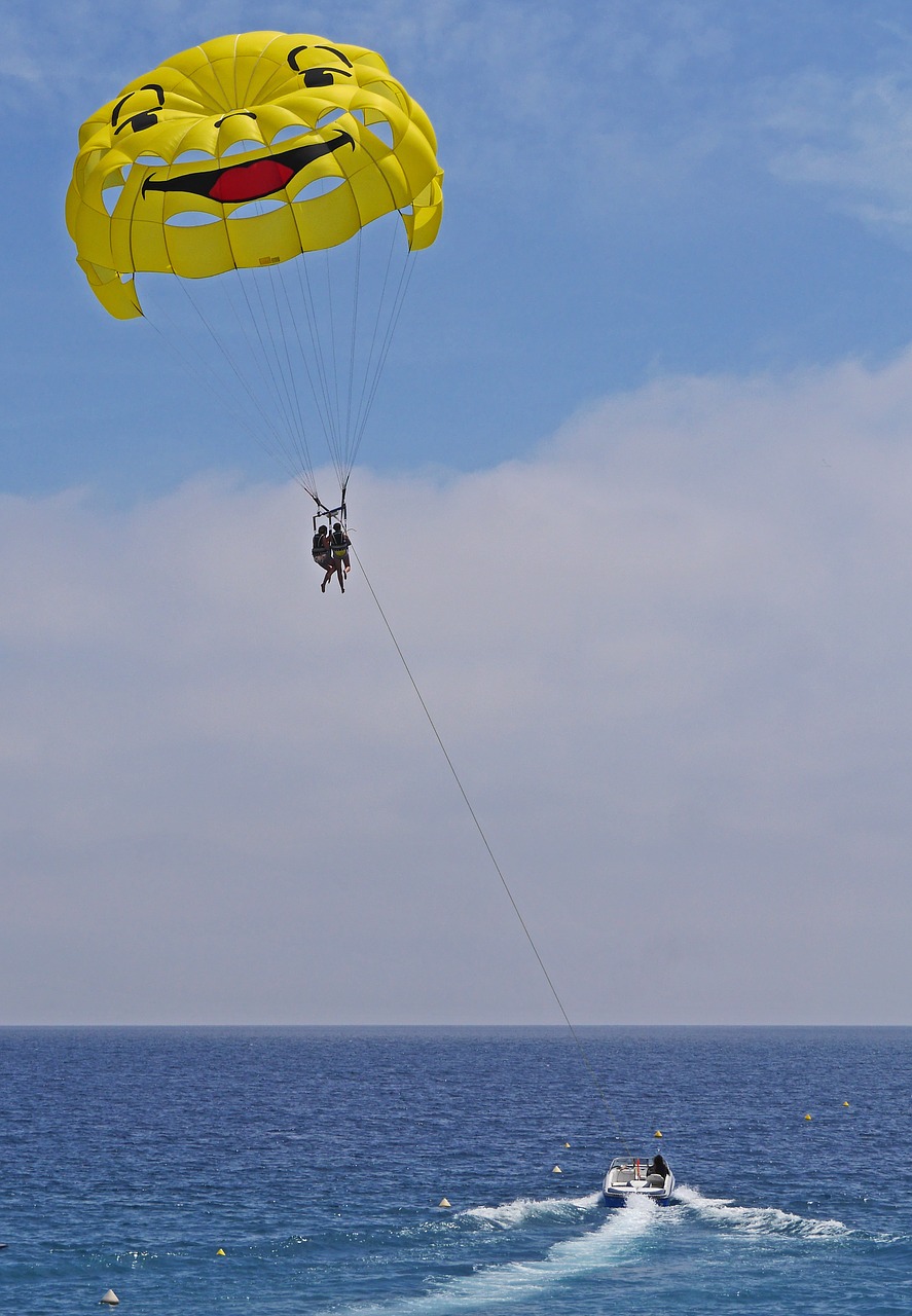 Parasailing, Ekranas, Kateris, Vilkimas, Viduržemio Jūros, Horizontas, Mėlynas, Erdvus, Sportas, Dangus