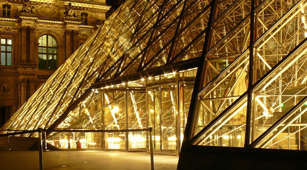 Paris, Lova, France, Muziejus, Stiklo Piramidė, Piramidė, Architektūra, Pastatas, Stiklo Fasadas, Turistų Atrakcijos