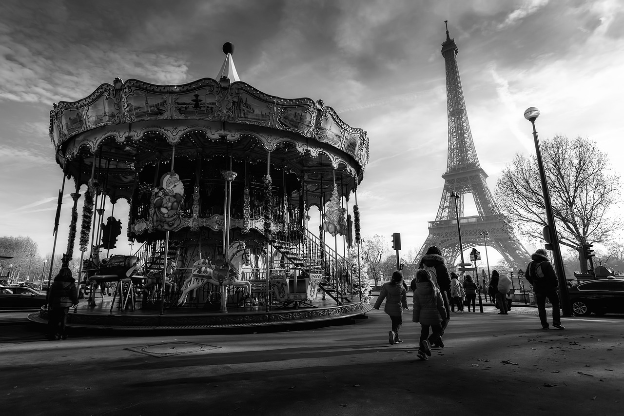 Paris, France, Eifelio Bokštas, Turizmas, Linksmas Einame, Važiuoti, Pramogos, Juoda Ir Balta, Dangus, Debesys