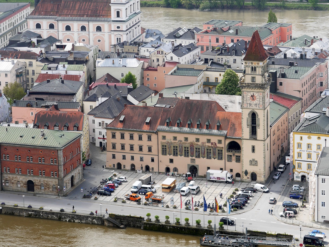 Passau, Rotušės Aikštė, Danube Banko, Senamiestis, Laikrodzio Bokstas, Miesto Bokštas, Investuotojai, Danube, Užeiga, Paukščio Skrydžio Vaizdas