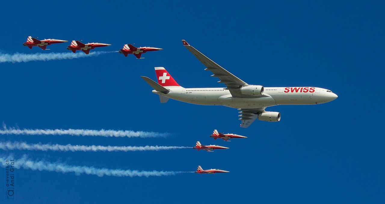 Keleiviniai Orlaiviai, Naikintuvas, Flugshow, Aviakompanija Swiss, Patrulis Suisse, Praskristi, Nemokamos Nuotraukos,  Nemokama Licenzija