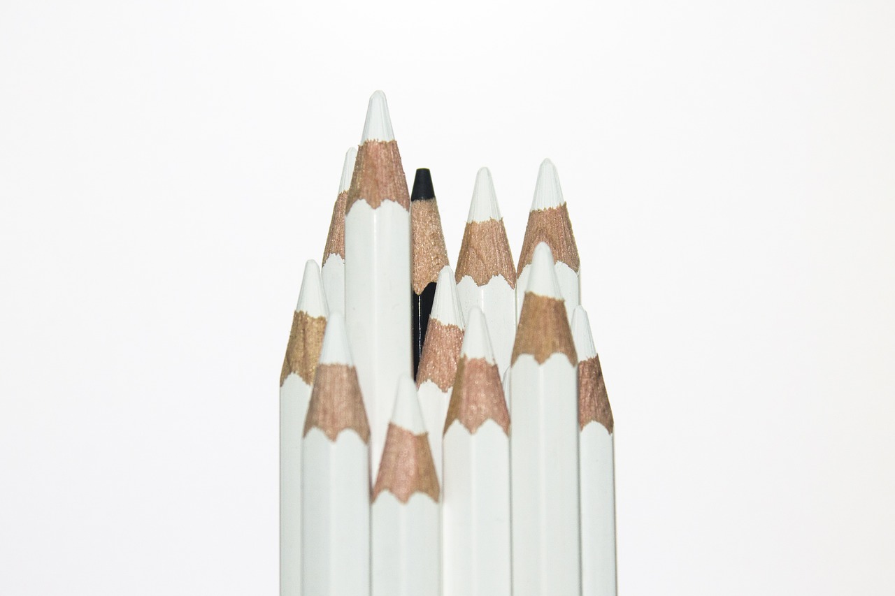 Pieštukas, Juoda, Balta, Skirtumas, Skirtingos, Rasizmas, Įvairovė, Diskriminacija, Priešingas, Nemokamos Nuotraukos