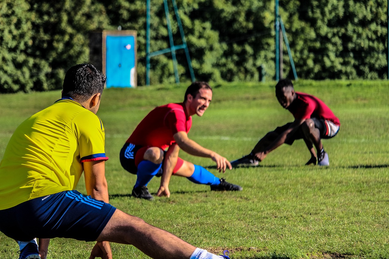 Žmonės, Vyrai, Fitnesas, Sportuoti, Pratimas, Žaidimų Aikštelė, Laukas, Žalias, Žolė, Veja