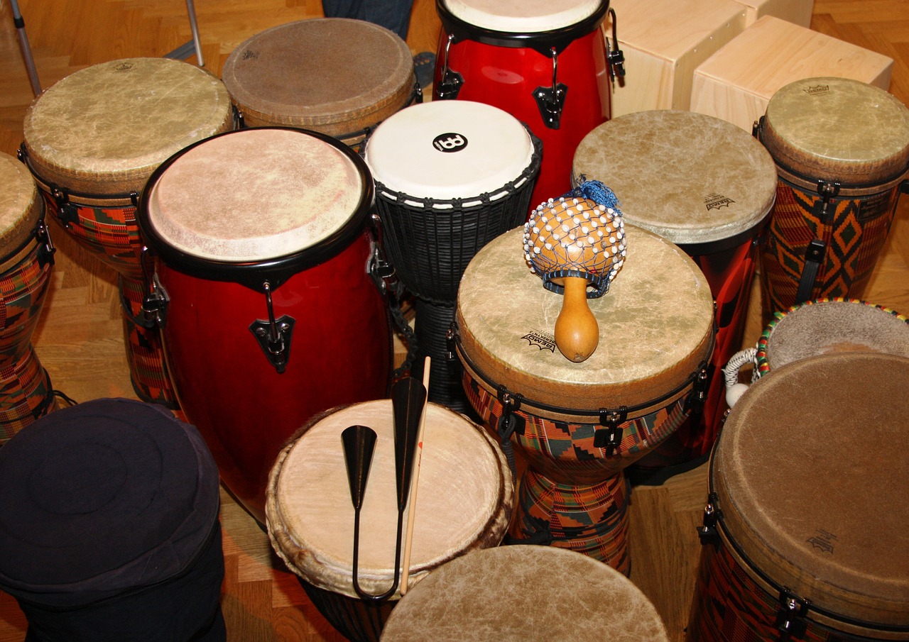 Perkusija, Būgnai, Djembe, Varpas, Griūtis, Kalabasas, Bongos, Cajon, Avarija, Triukšmas