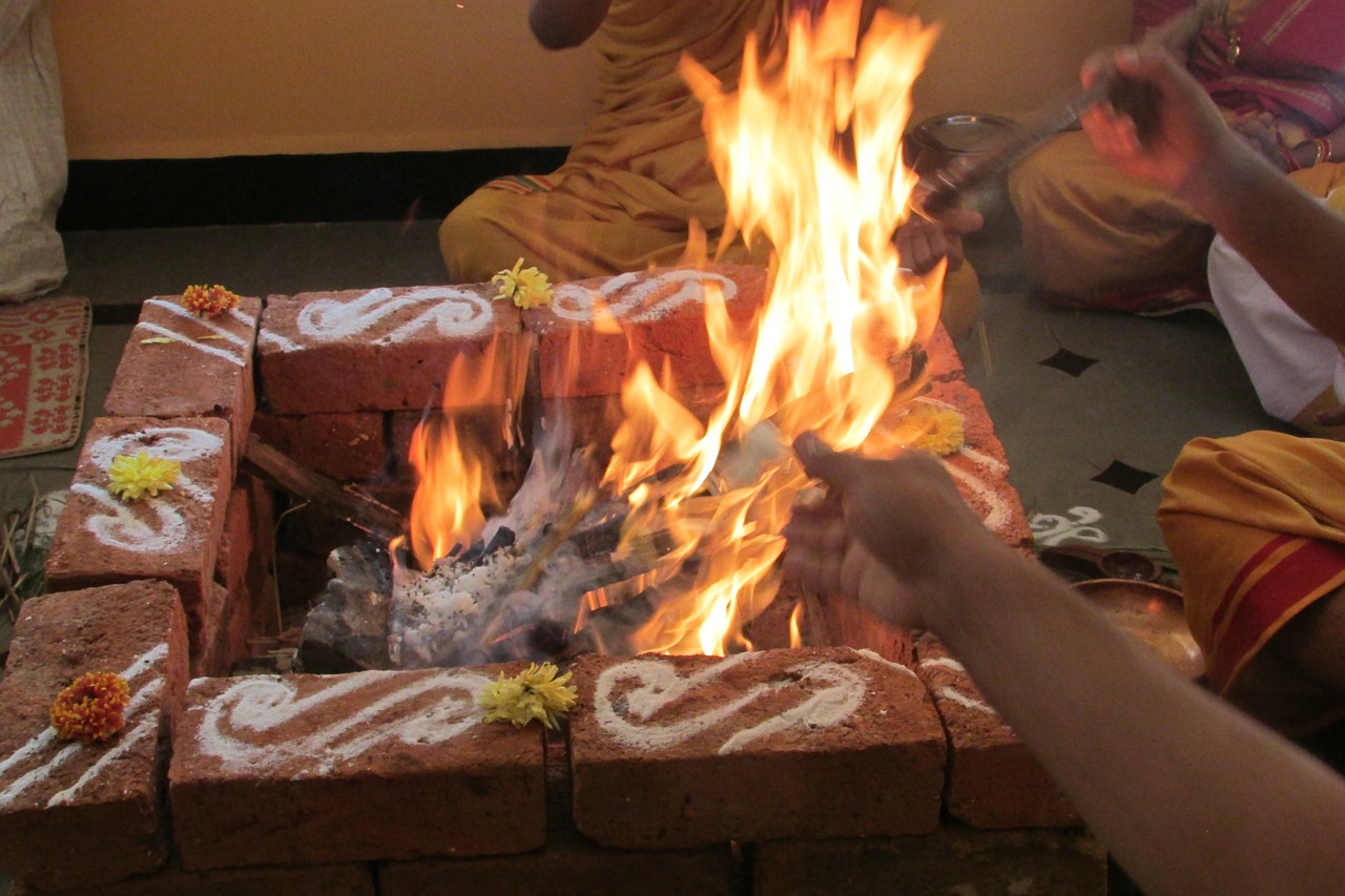 Atlikti Ritualus, Dharwad, Indija, Ugnis, Švytėjimas, Oranžinė, Šiluma, Deginimas, Karštas, Lauke
