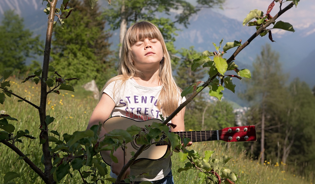 Asmuo, Žmogus, Vaikas, Mergaitė, Gitara, Gamta, Out, Saulė, Mėgautis, Portretas