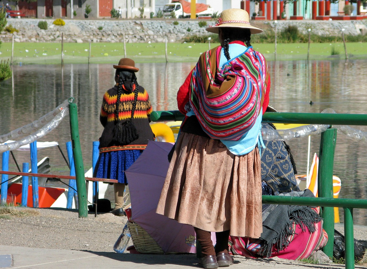 Peru, Ežeras Titicaca, Puno, Moterys, Peru Viduje, Ežeras, Bankas, Sijonai, Skrybėlės, Spalva