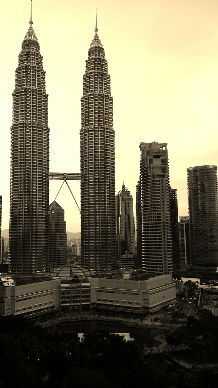 Petronas Dvynių Bokštai, Petronos Bokštai, Kuala Lumpur, Malaizija, Dangoraižis, Pastatas, Didelis Aukštumas, Simetrija, Aukštas, Aukštas
