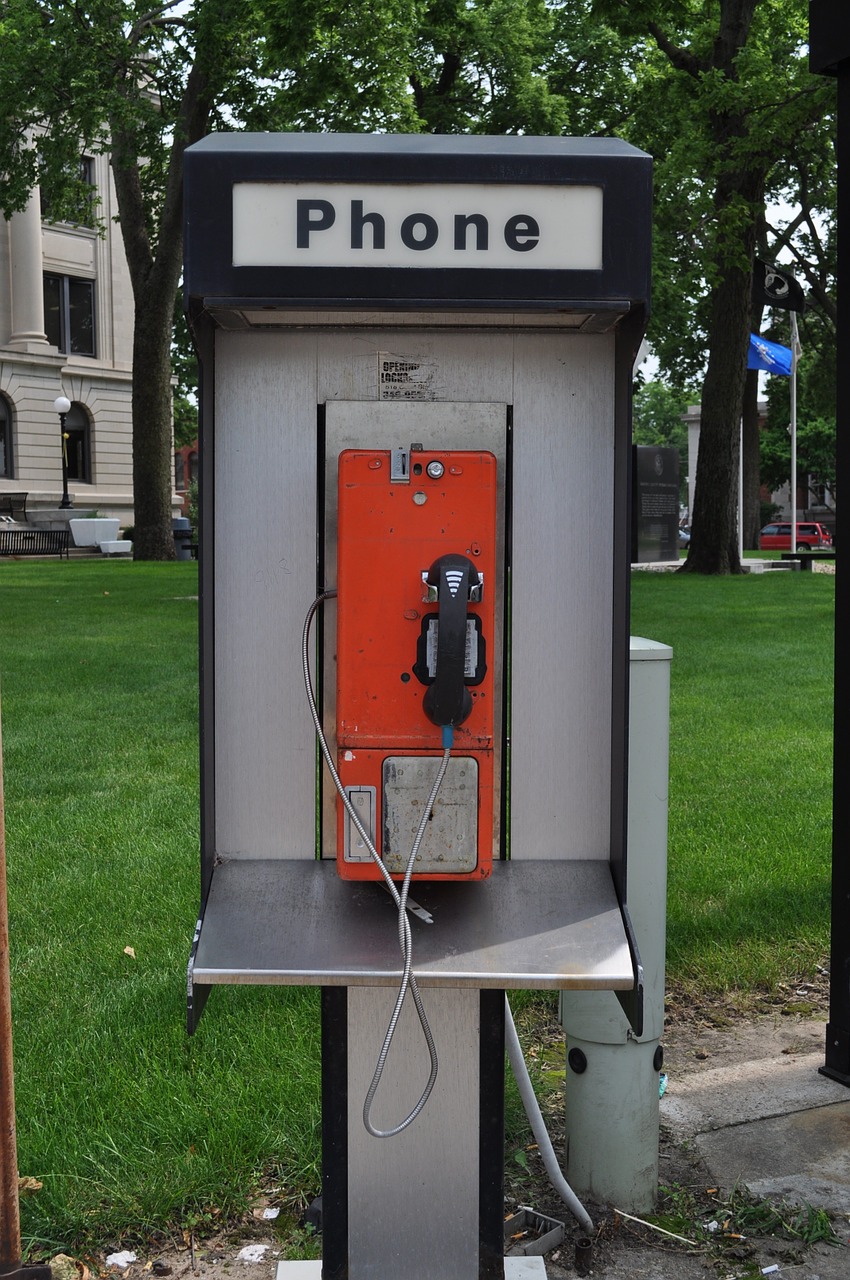 Telefonas, Stendas, Telefonas, Gatvė, Miesto, Retro, Vintage, Visuomenė, Komunikacija, Raudona