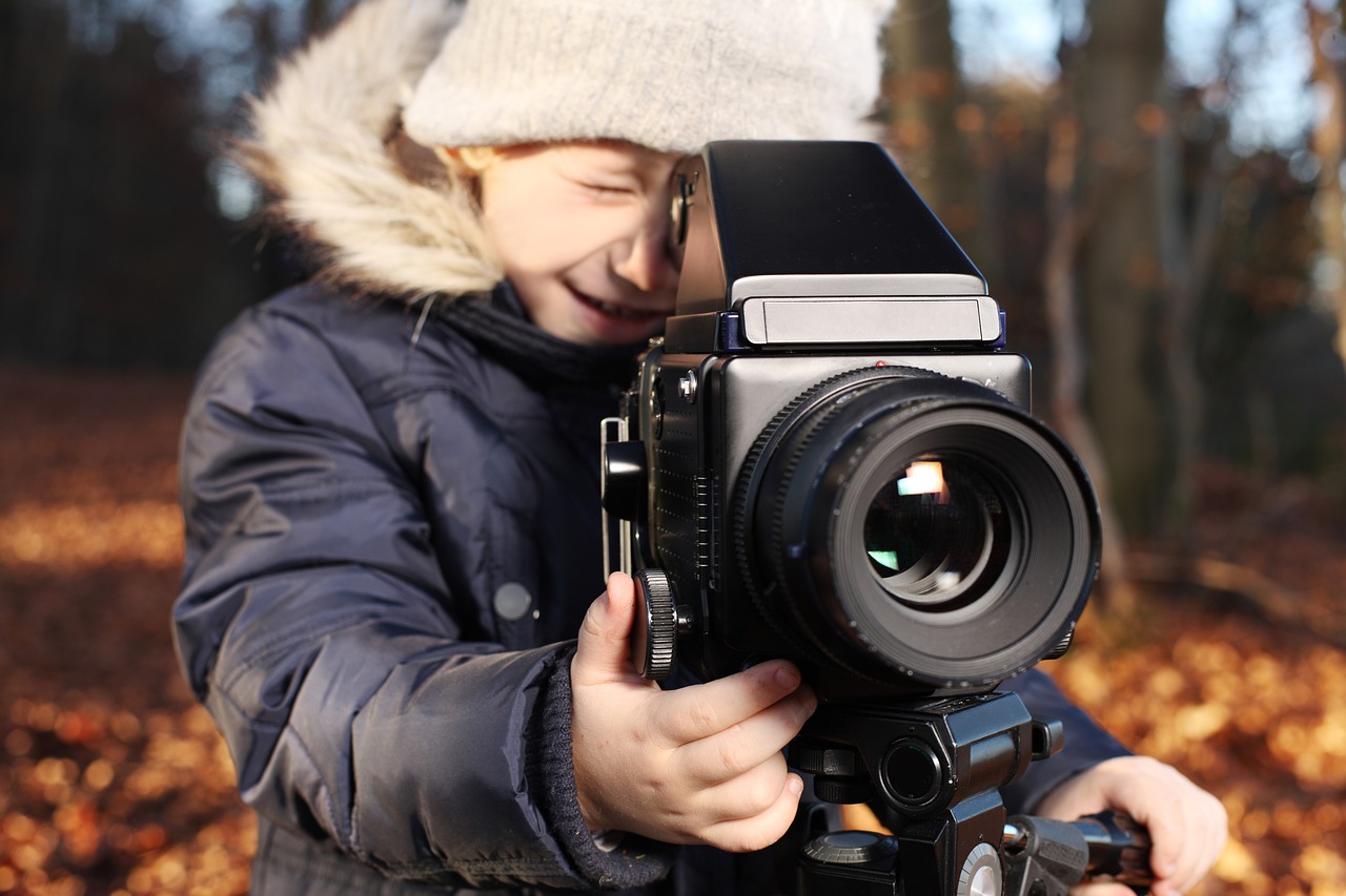 Fotografas, Fotoaparatas, Nuotrauka, Fotografuoti, Vaizdo Ieškiklis, Mažas, Berniukas, Nuotrauka, Filmas, Vidutinio Formato Kamera