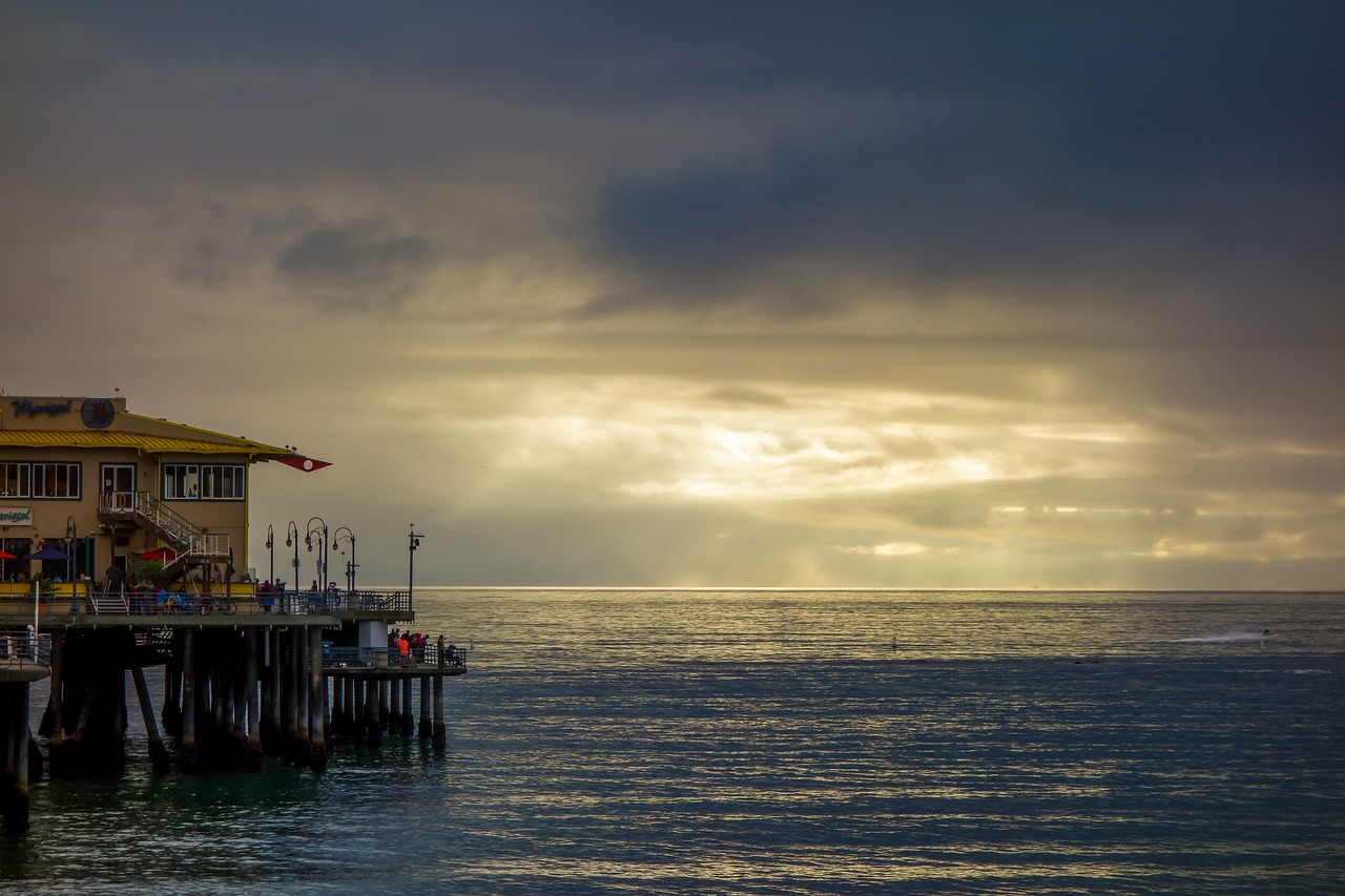 Pier,  Saulėlydžio,  Saulės Spinduliai,  Sunbeam,  Vandens,  Jūra,  Dangus,  Golden,  Vakare,  Prieblanda