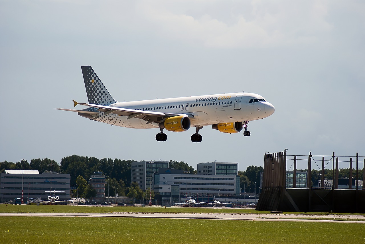 Lėktuvas, Šalyse, Oro Uostas, Aviakompanija, Schiphol, Kelionė, Vueling Com, Nemokamos Nuotraukos,  Nemokama Licenzija