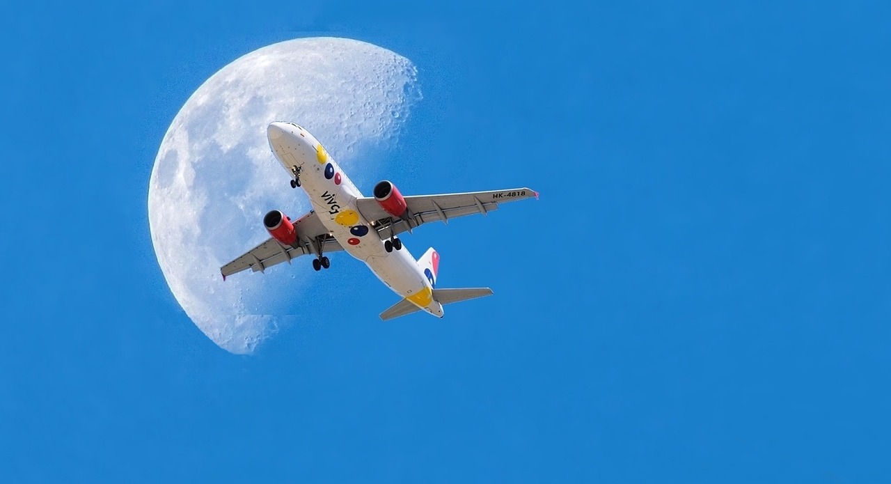 Lėktuvas, Mėnulis, Ceu, Mėlynas Dangus, Kajakas, Diena, Gamta, Kilimas, Oro Uostas, Aviacija