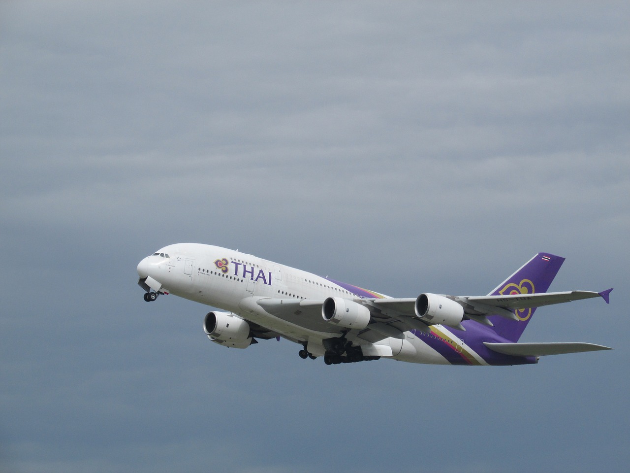 Lėktuvų Dėmės, Lėktuvas, Heathrow, Thai Airlines, Kilti, Pilotas Eina, Thai A380, A380, Nemokamos Nuotraukos,  Nemokama Licenzija