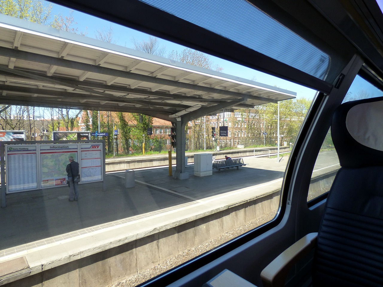 Platforma, Keliautojas, Zugfahrt, Atrodė, Gleise, Traukinių Stotis, Laukimas, Nemokamos Nuotraukos,  Nemokama Licenzija