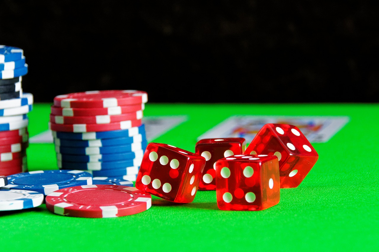 Žaisti,  Pokeris,  Kubas,  Azartiniai Lošimai,  Kazino,  Kortų Žaidimas,  Kortelės,  Pokerio Žaidimas,  Priklausomybe,  Pelnas