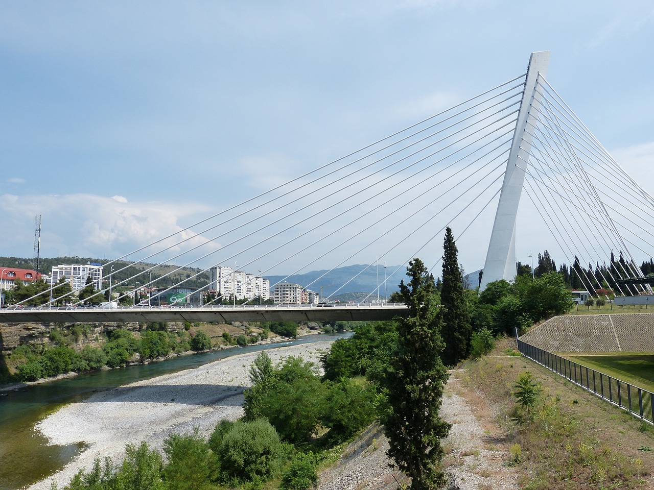 Podgorica,  Kabantis Tiltas,  Montenegro,  Miestas,  Kapitalas,  Balkanų,  Upė,  Kalnai,  Tiltas, Nemokamos Nuotraukos