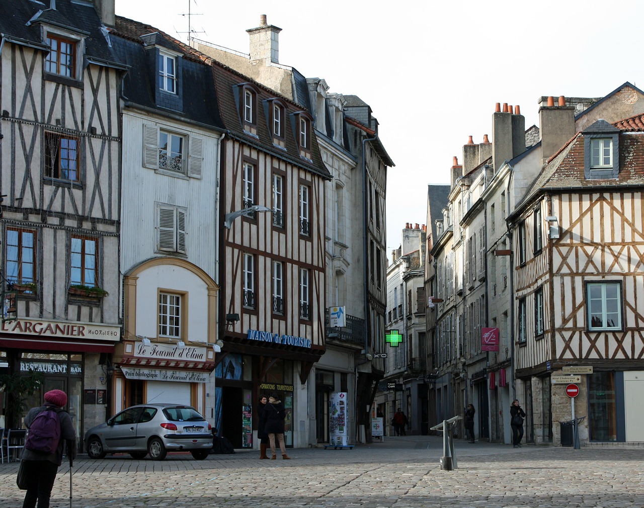 Poitiers Centras, Viduramžių Pastatai, Prancūzų Vieta, Senovės Kvadrato France, Pusiau Rąstiniai Pastatai, Senos Parduotuvės, Nemokamos Nuotraukos,  Nemokama Licenzija