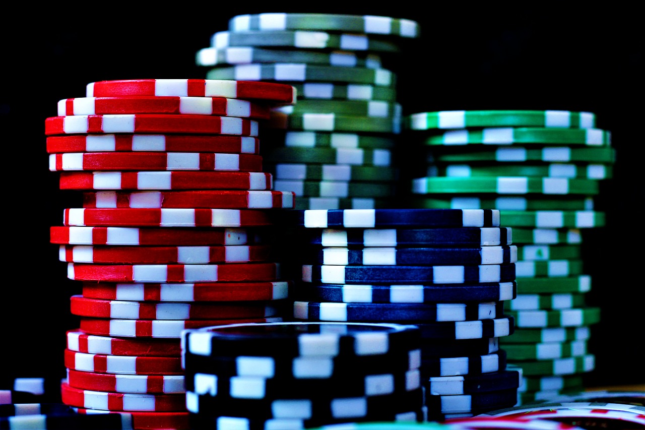 Pokerio Žetonai, Pokeris, Lustai, Kazino, Žaisti, Pokerio Veidas, Pelnas, Laimėti, Pokerio Žaidimas, Azartiniai Lošimai