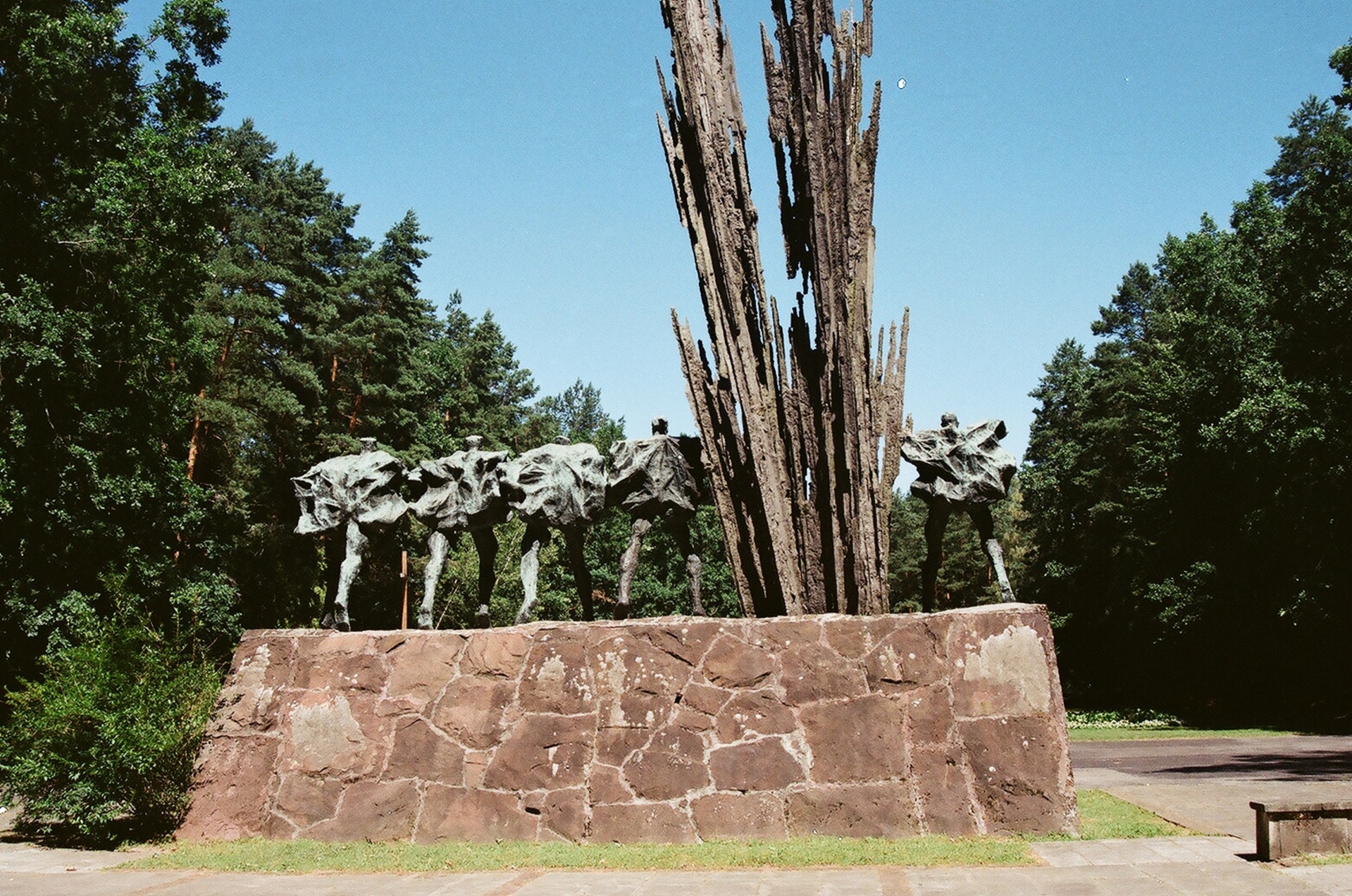 Paminklas & Nbsp,  Partizanai,  Svetainė & Nbsp,  Mūšis,  Antrasis & Nbsp,  Pasaulio Karas,  Porytowe & Nbsp,  Kalnas,  Miško & Nbsp,  Janowskie