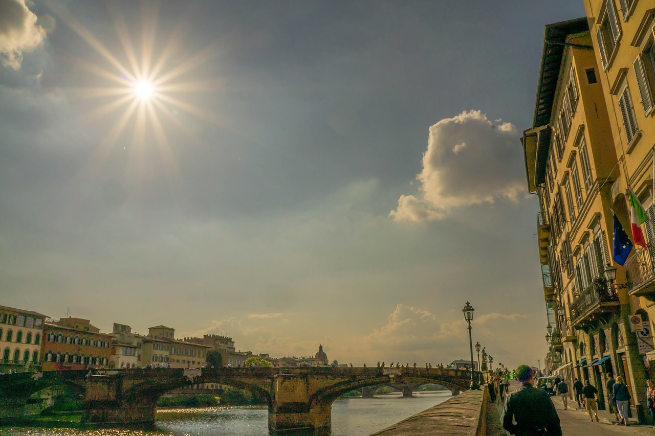 Ponte Vecchio, Florencija, Italy, Arno Upė, Žmonės, Vaikščioti, Lęšio Uždegimas, Saulė, Saulėlydis, Dangus