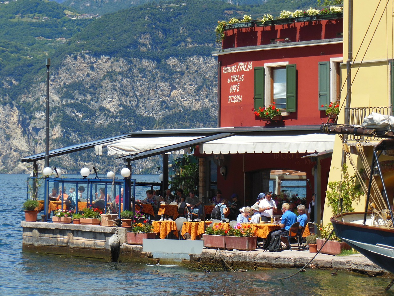 Uostas, Uosto Restoranas, Garda, Malcesine, Turistai, Žuvies Restoranas, Italy, Romantika, Vanduo, Nemokamos Nuotraukos