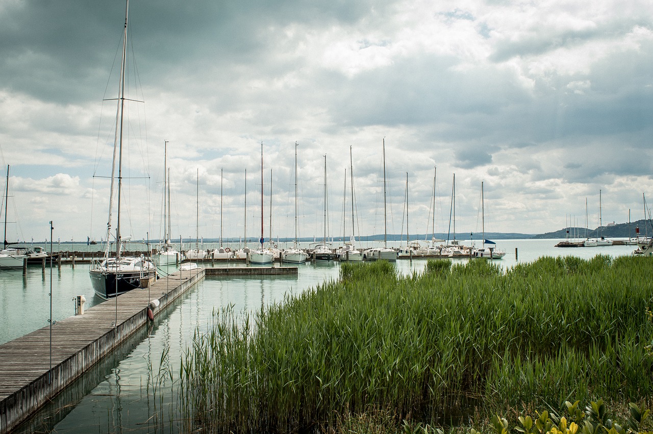 Uostas, Balaton, Vanduo, Vengrija, Ežeras, Kraštovaizdis, Dangus, Valtis, Kelionė, Laivas