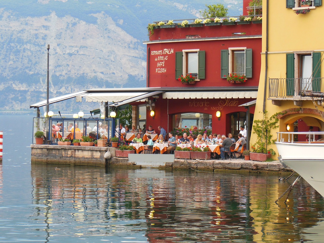 Uosto Miestas, Italy, Garda, Uosto Restoranas, Restoranas, Vanduo, Terasa, Malcesine, Romantika, Nuotaika