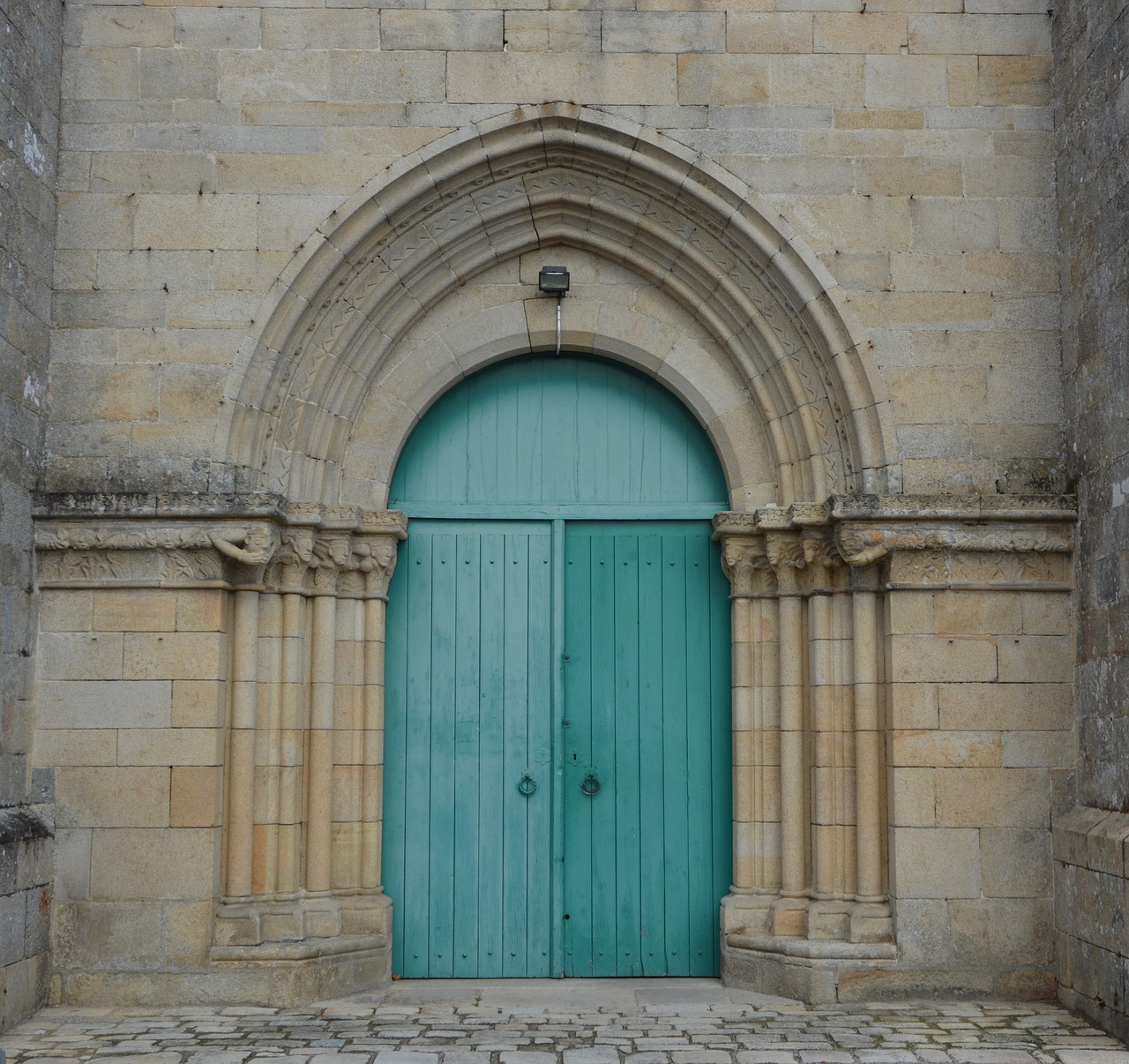 Portalo Katedra, Lambalo Miestas, Durų Spalva Žalia, Seni Sieniniai Akmenys, Paveldas, Architektūra, France, Brittany, Katedra, Fasadai