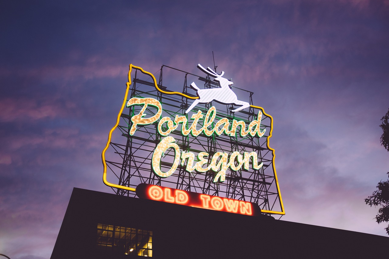 Portlandas,  Oregonas,  Turizmas,  Ramiojo Vandenyno Regionas,  Šiaurės Vakarai,  Usa,  Jungtinės Valstijos,  Saulėlydis,  Neonas,  Neoninis Ženklas