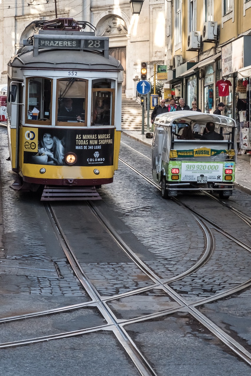 Portugalija,  Lisabonos,  Tramvajus,  Klasikinis,  Vias,  Gatvė,  Šviesoforas,  Turizmas,  Reklama,  Reklaminis