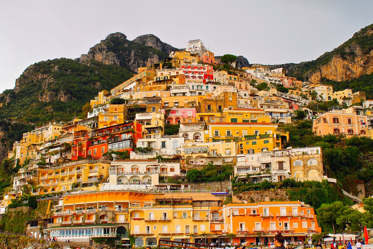 Positano, Italy, Miestas, Spalvos, Spalvinga, Turizmas, Atostogos, Šventė, Kalnai, Pajūryje