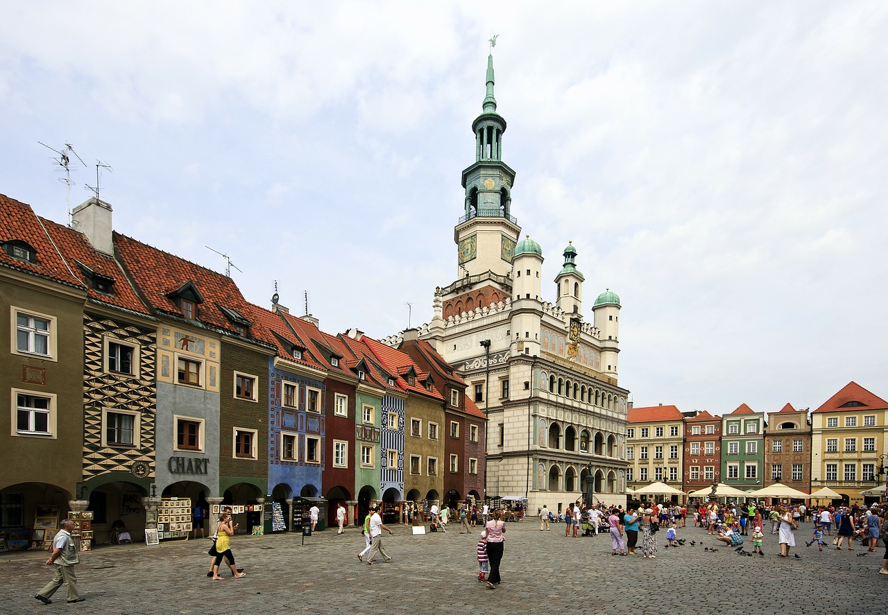 Poznan, Lenkija, Miestas, Pastatai, Gatvė, Bažnyčia, Architektūra, Žmonės, Dangus, Debesys