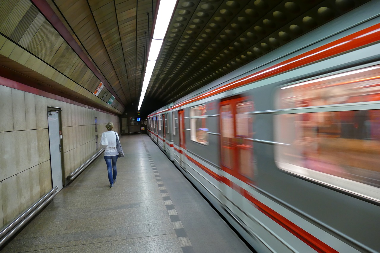 Prague, Čekijos Respublika, Metro, Ubahn, Traukinys, Platforma, Tuščia, Nemokamos Nuotraukos,  Nemokama Licenzija