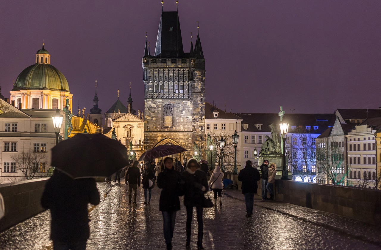 Prague, Tiltas, Naktis, Žibintai, Miestas, Turistai, Lietus, Nemokamos Nuotraukos,  Nemokama Licenzija