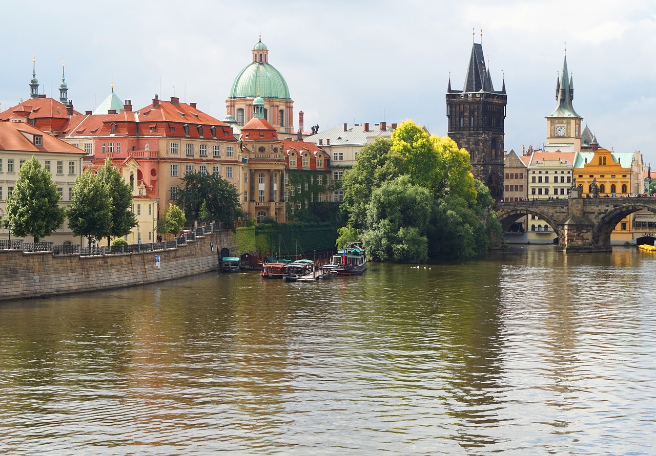 Praha,  Čekija,  Turizmas,  Kelionė,  Architektūra,  Miestas,  Upė,  Europa,  Miestovaizdis,  Bažnyčia