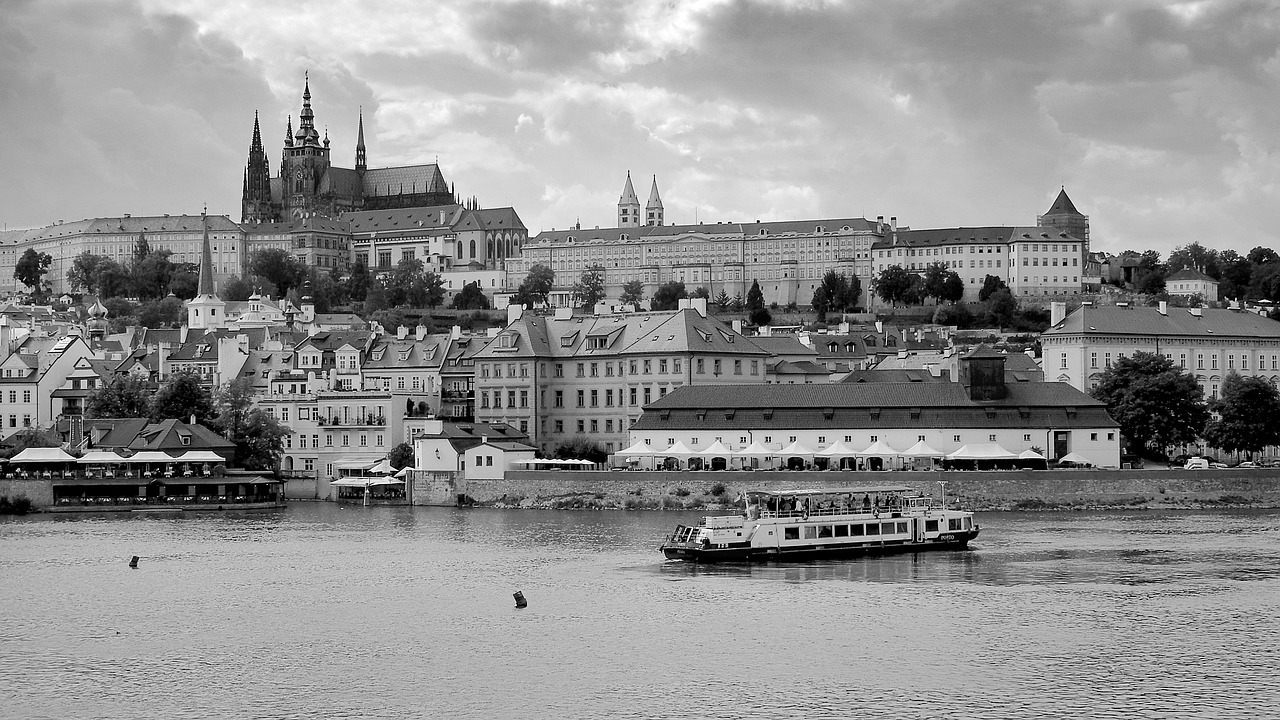 Praha,  Prahos Pilis,  Pilis,  Maža Šalis,  Karalių Sėdynė,  Iš Prezidento Rezidencija,  Vltava,  Valtis Ant Vltavos Upės,  Lankytinų Vietų Bohemijos,  Prahos Miesto