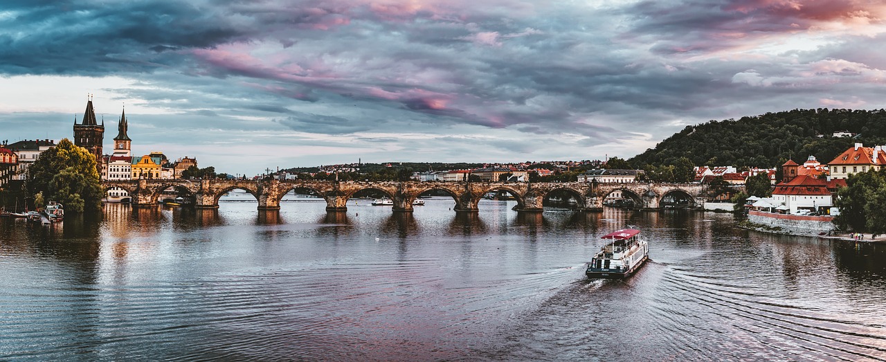 Praha,  Čekijos Respublika,  Saulėlydžio,  Miestas,  Charles Tiltas,  Moldova,  Upė,  Vandens,  Valtis,  Gražus