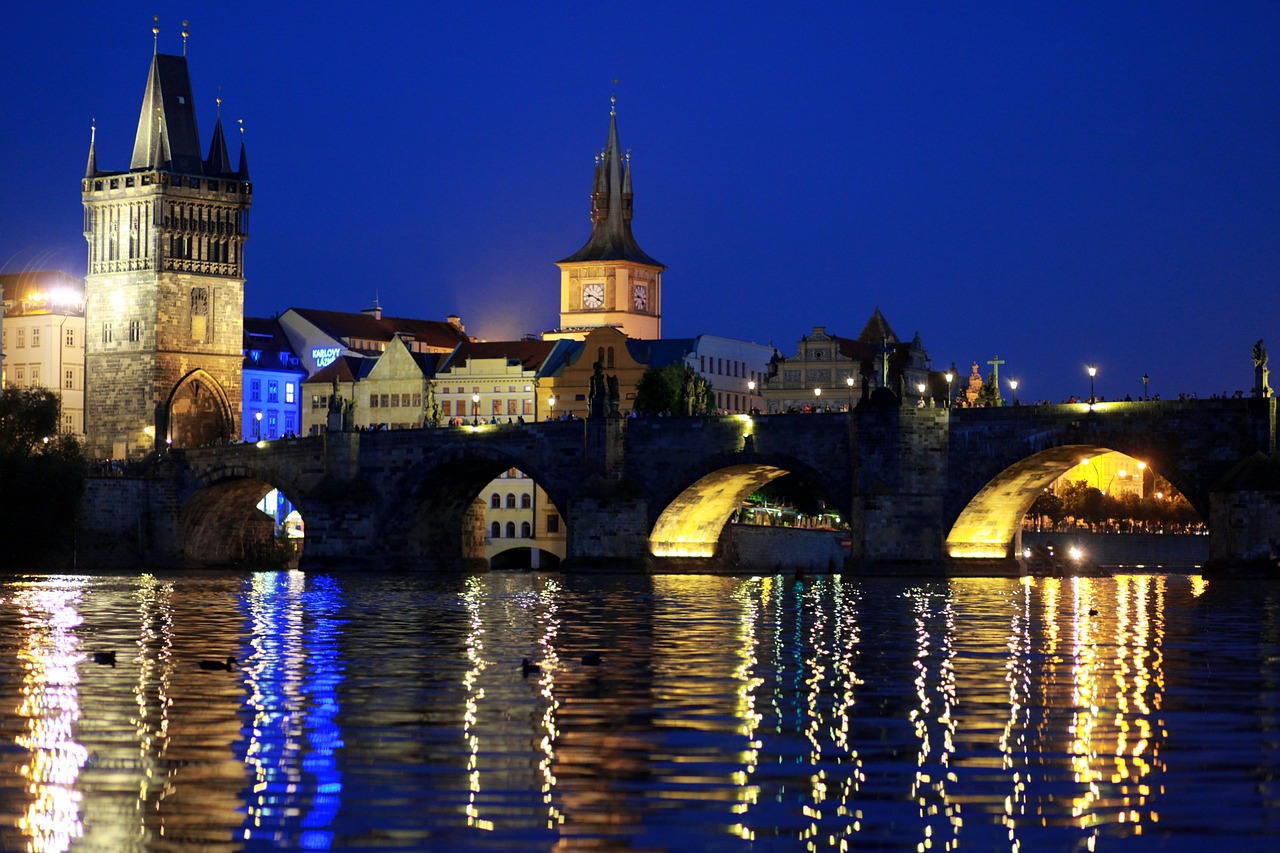 Prague, Naktis, Tiltai, Kapitalas, Upė, Miestas, Mėlynas, Pabrėžia, Vanduo, Žibintai