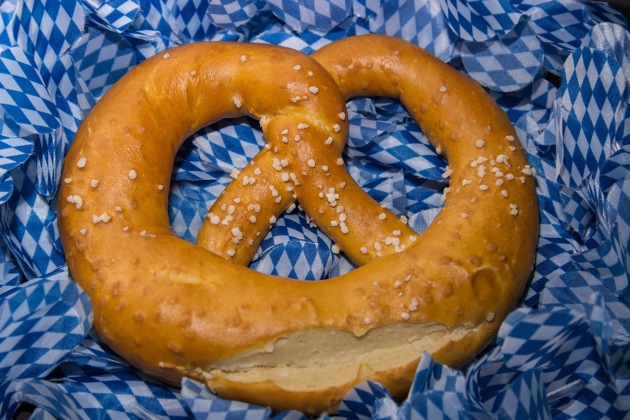 Pretzel,  Klinģerīši,  Traškus,  Skanus,  Kepiniai,  Sūrus,  Tradicija,  Specialybė,  Bavarijos,  Wiesn Brezel