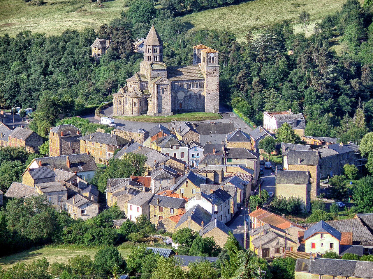 Puy-De-Dome, France, Kraštovaizdis, Miestas, Pastatai, Bažnyčia, Architektūra, Vaizdingas, Medžiai, Gamta
